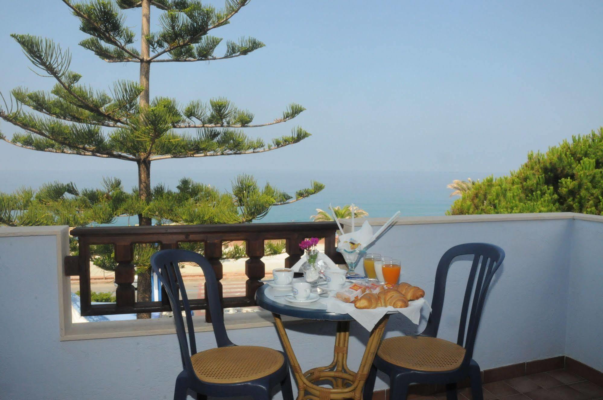 Beach Hotel Диаманте Екстериор снимка